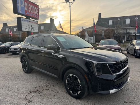 Used 2024 Kia Sorento S image 4