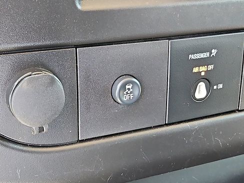 Used 2022 Chevrolet Express 2500 w/ Driver Convenience Package RWD image 22