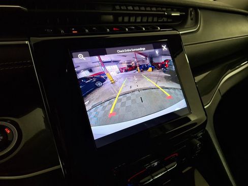 Used 2023 Jeep Grand Cherokee L Laredo image 20