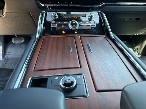 Used 2023 Lincoln Navigator Reserve AWD/4WD image 27