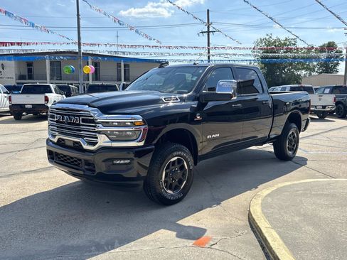 Used 2026 RAM 2500 Laramie AWD/4WD image 3