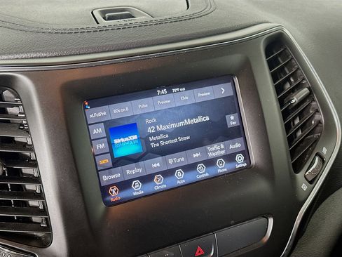 Used 2019 Jeep Cherokee Latitude Plus w/ Cold Weather Group image 21