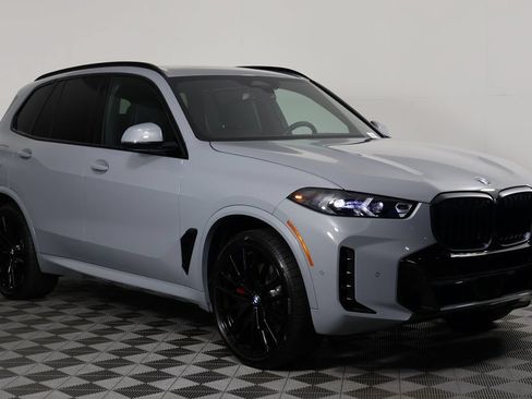 Used 2026 BMW X5 sDrive40i w/ M Sport Package RWD image 3