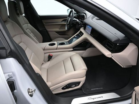 Used 2025 Porsche Taycan image 31