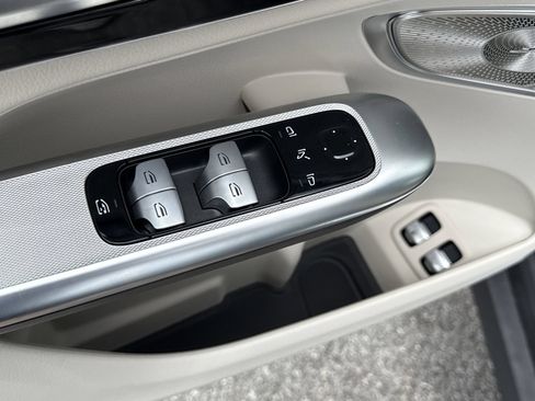 Certified 2025 Mercedes-Benz GLC 350e 4MATIC image 36