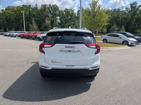 Used 2024 GMC Terrain SLT FWD image 4
