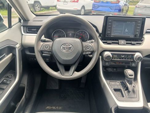 Used 2020 Toyota RAV4 XLE w/ Convenience Package FWD image 28