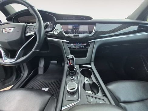 Used 2020 Cadillac XT6 Premium Luxury FWD image 11