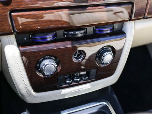 Used 2015 Rolls-Royce Phantom Drophead Coupe image 24