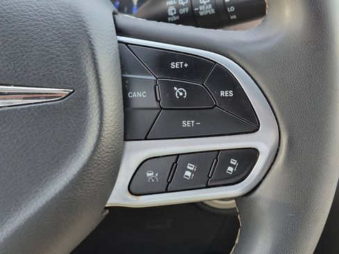 Used 2025 Chrysler Pacifica Select FWD image 19