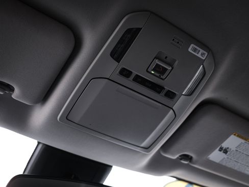 Used 2023 Toyota Highlander LE image 26