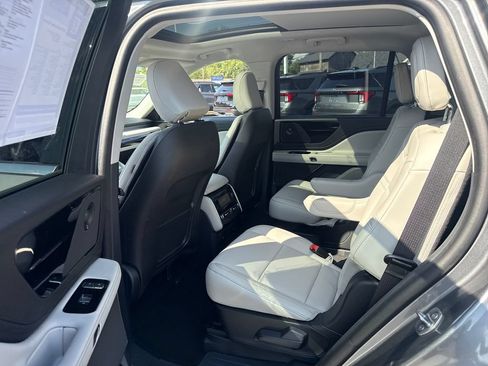 Used 2025 Lincoln Aviator AWD w/ Equipment Group 101A image 17