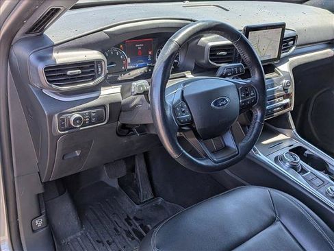 Used 2020 Ford Explorer XLT w/ Equipment Group 202A AWD/4WD image 9