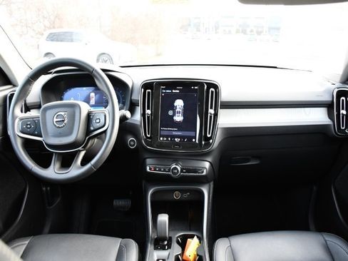 Certified 2025 Volvo XC40 B5 Core image 16
