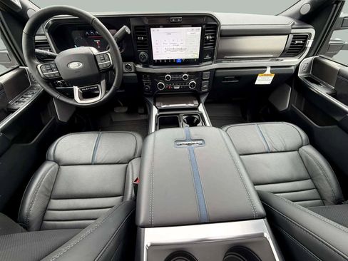 Used 2026 Ford F450 Platinum w/ FX4 Off-Road Package image 17