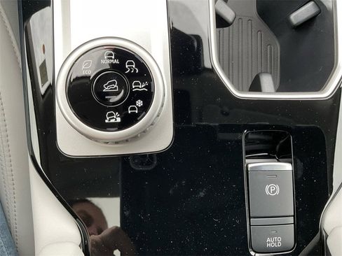 New 2025 Mitsubishi Outlander SE image 34