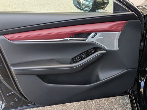 New 2026 MAZDA MAZDA3 Hatchback w/Premium Plus Pkg image 10