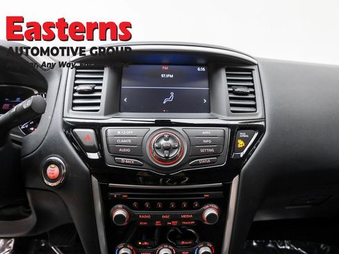 Used 2019 Nissan Pathfinder SV image 12