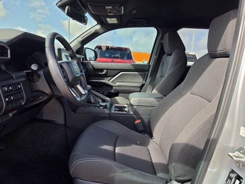 Used 2025 Toyota 4Runner SR5 AWD/4WD image 25