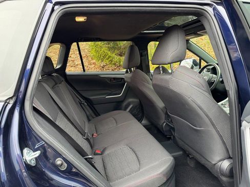 Used 2021 Toyota RAV4 SE image 10