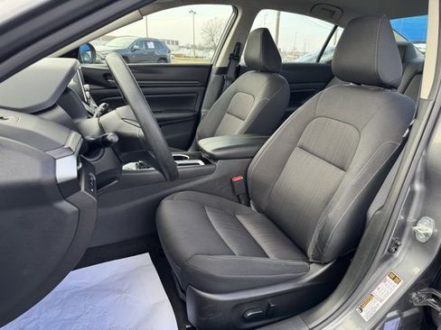 Used 2024 Nissan Altima 2.5 SV image 18