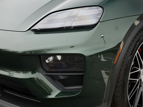 New 2025 Porsche Macan 4S Electric image 16