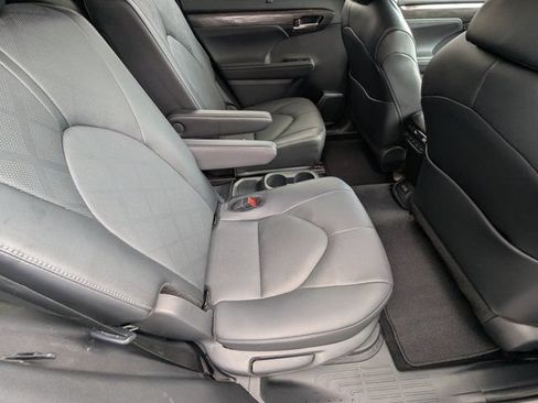 Used 2024 Toyota Highlander Platinum AWD/4WD image 14
