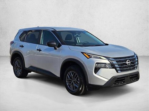 Used 2024 Nissan Rogue S FWD image 3