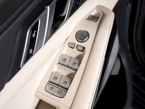 Used 2024 BMW X7 M60i w/ Executive Package image 62