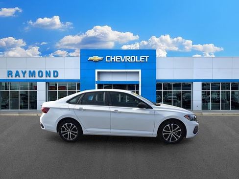 Used 2024 Volkswagen Jetta Sport FWD image 2