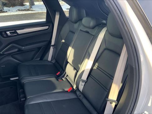 Used 2022 Porsche Cayenne Platinum Edition image 19
