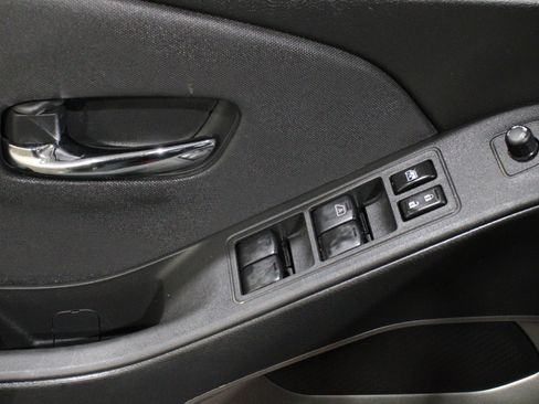 Used 2024 Nissan Frontier SV w/ Technology Package RWD image 7