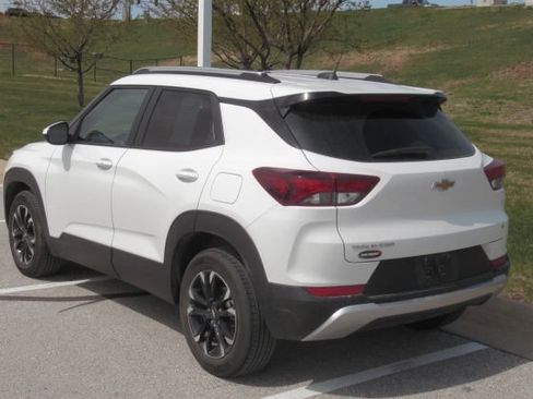 Used 2023 Chevrolet TrailBlazer LT image 2