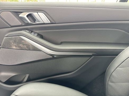 New 2026 BMW X7 xDrive40i w/ Premium Package image 15