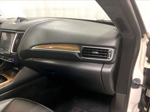 Used 2018 Maserati Levante GranLusso image 13
