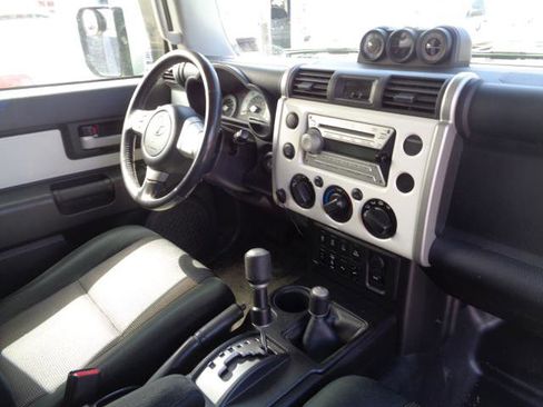 Used 2010 Toyota FJ Cruiser 4WD image 25