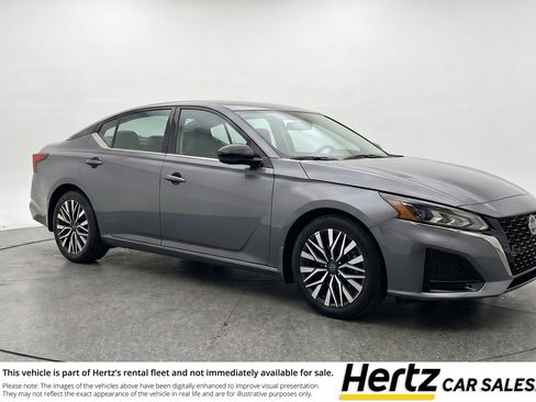 Used 2025 Nissan Altima 2.5 SV FWD image 1
