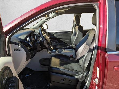 Used 2019 Dodge Grand Caravan SXT image 15