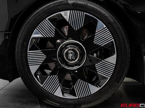 Used 2024 Rolls-Royce Phantom Sedan w/ The Phantom Package RWD image 22