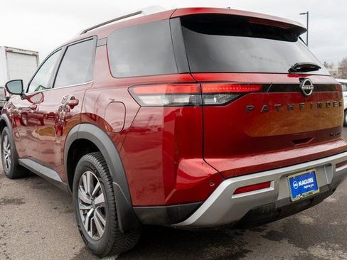 Used 2022 Nissan Pathfinder SL w/ SL Black Package image 8