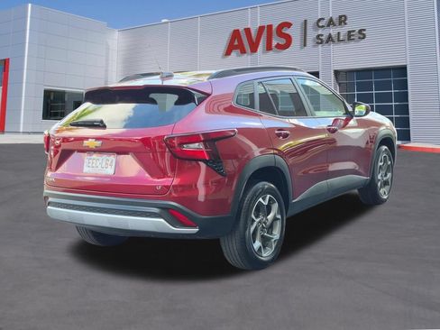 Used 2025 Chevrolet Trax LT w/ LT Convenience Package FWD image 6