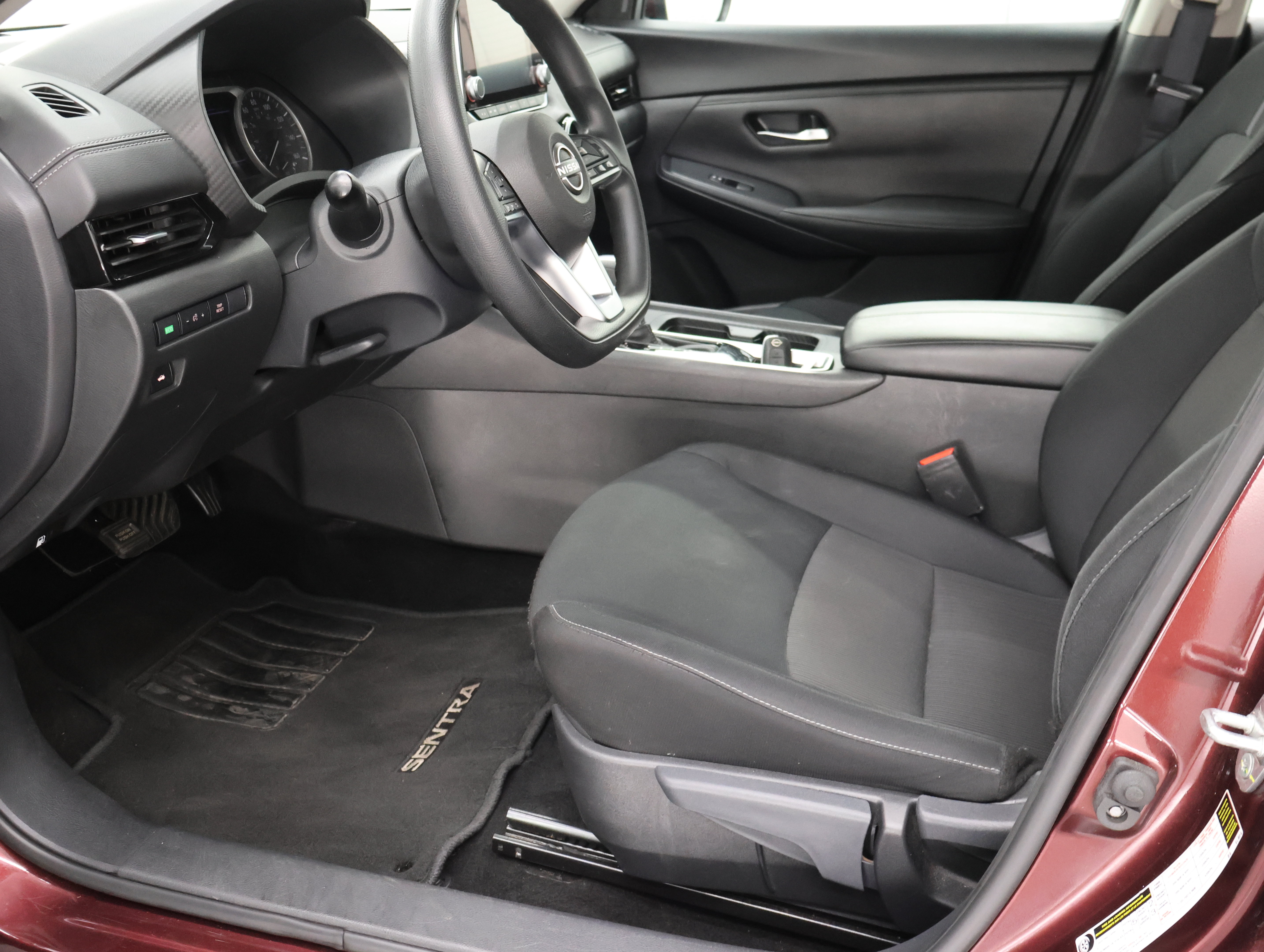 Used 2024 Nissan Sentra SV FWD image 8