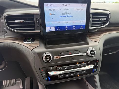 Used 2020 Ford Explorer Limited AWD/4WD image 10