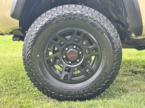 Used 2020 Toyota Tacoma TRD Off-Road w/ TRD Premium Off Road Package AWD/4WD image 14