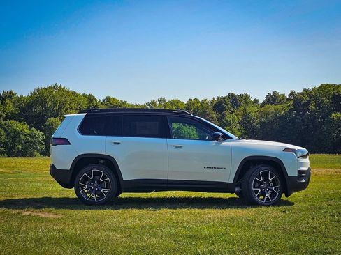New 2026 Jeep Cherokee Overland w/ Advanced Pro Tech Group AWD/4WD image 2