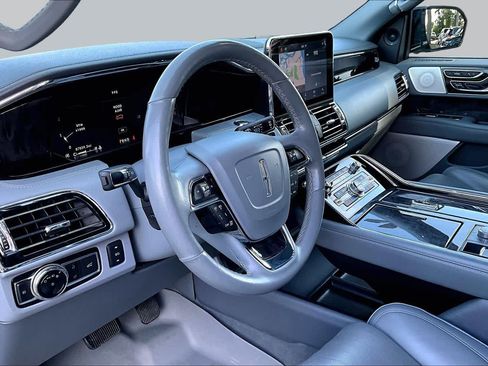 Used 2019 Lincoln Navigator Reserve AWD/4WD image 18
