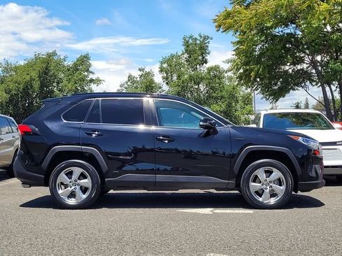 Certified 2021 Toyota RAV4 XLE Premium AWD/4WD image 5