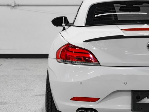 Used 2016 BMW Z4 sDrive28i w/ Technology Package RWD image 45