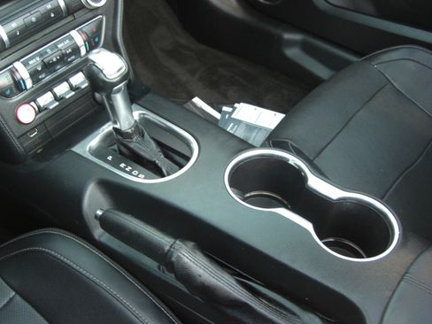 Used 2018 Ford Mustang Premium image 9