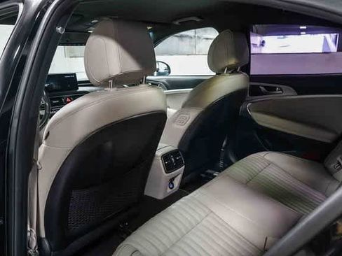 Used 2023 Genesis G70 3.3T image 18